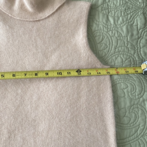 In excellent condition Theory size S/P Angora wool blend top, very soft - Picture 6 of 11